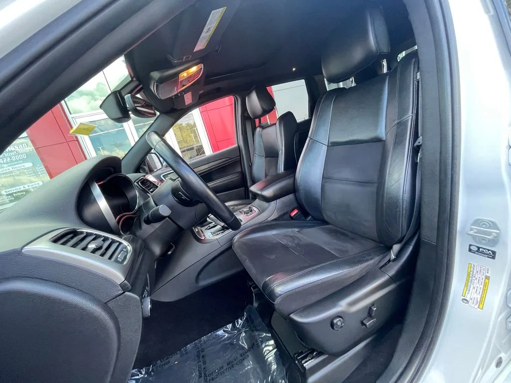 Used 2022 White Jeep Laredo X image 17