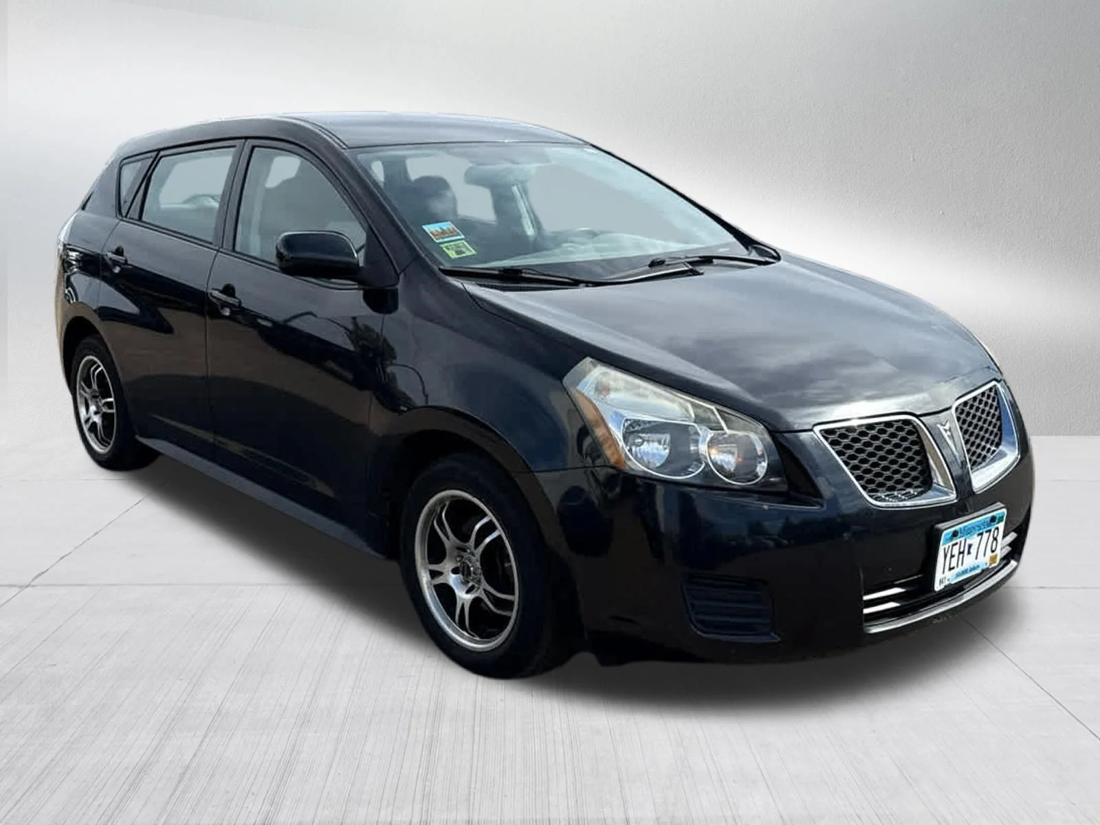 Used 2009 Jet Black Metallic Pontiac w/1SA image 9