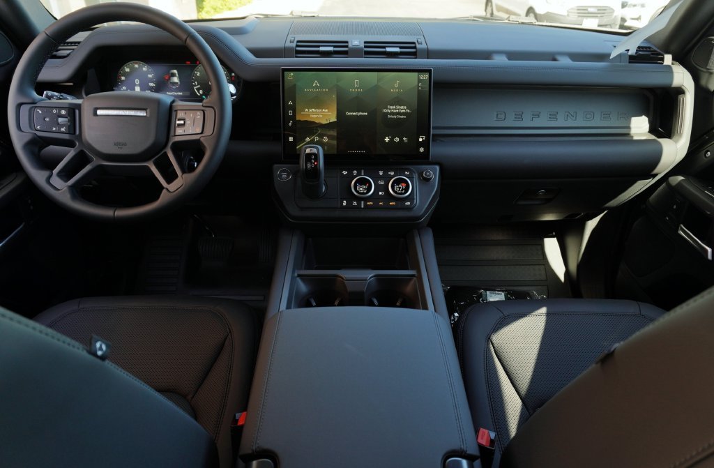 New 2026 Woolstone Green Land Rover S image 9