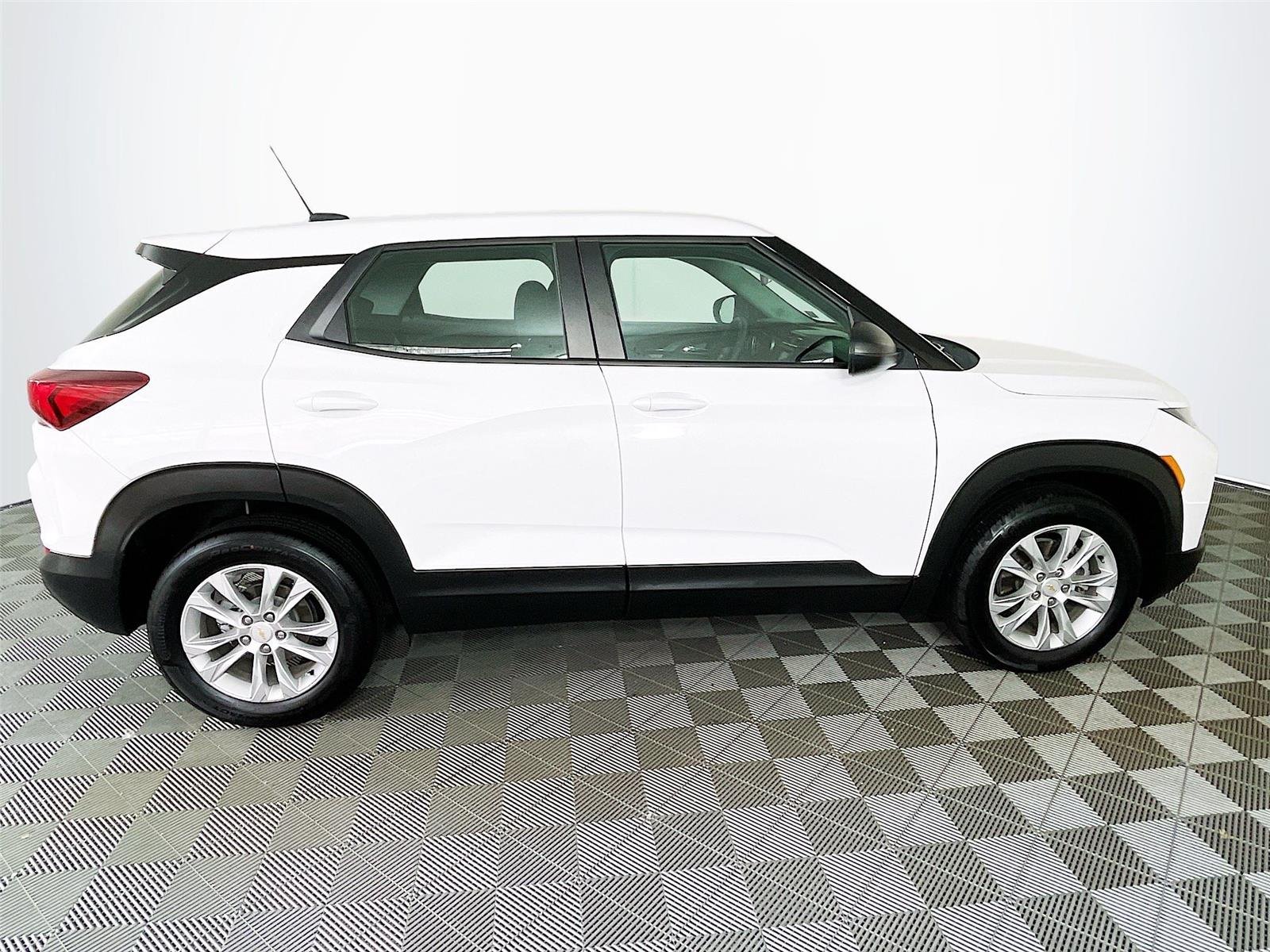 Used 2023 Summit White Chevrolet LS image 10