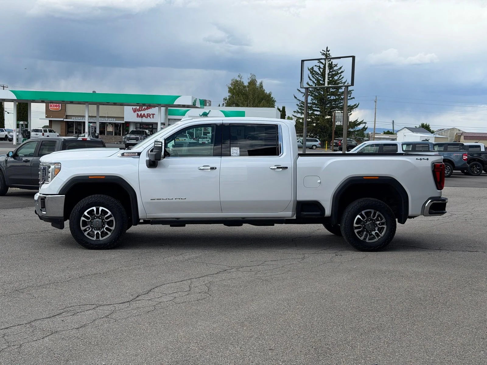 Used 2023 White GMC SLT image 11