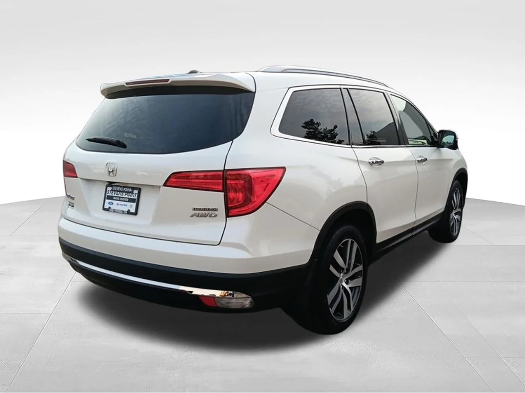 Used 2017 White Diamond Pearl Honda Touring image 7
