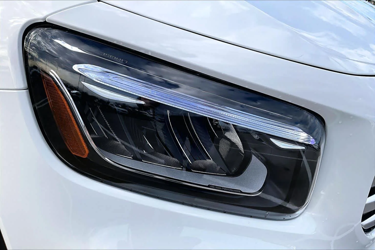 New 2026 Polar White Mercedes-Benz GLB 250 image 13