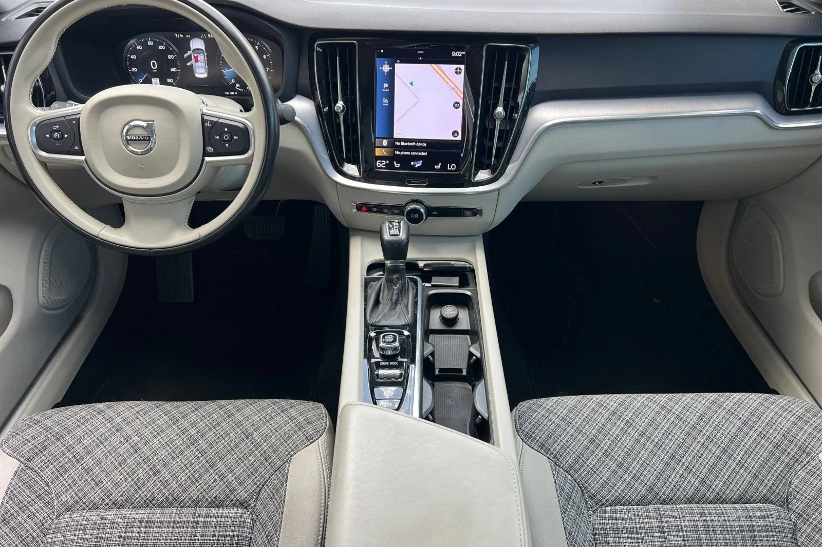 Used 2021 Gray Volvo Momentum image 13