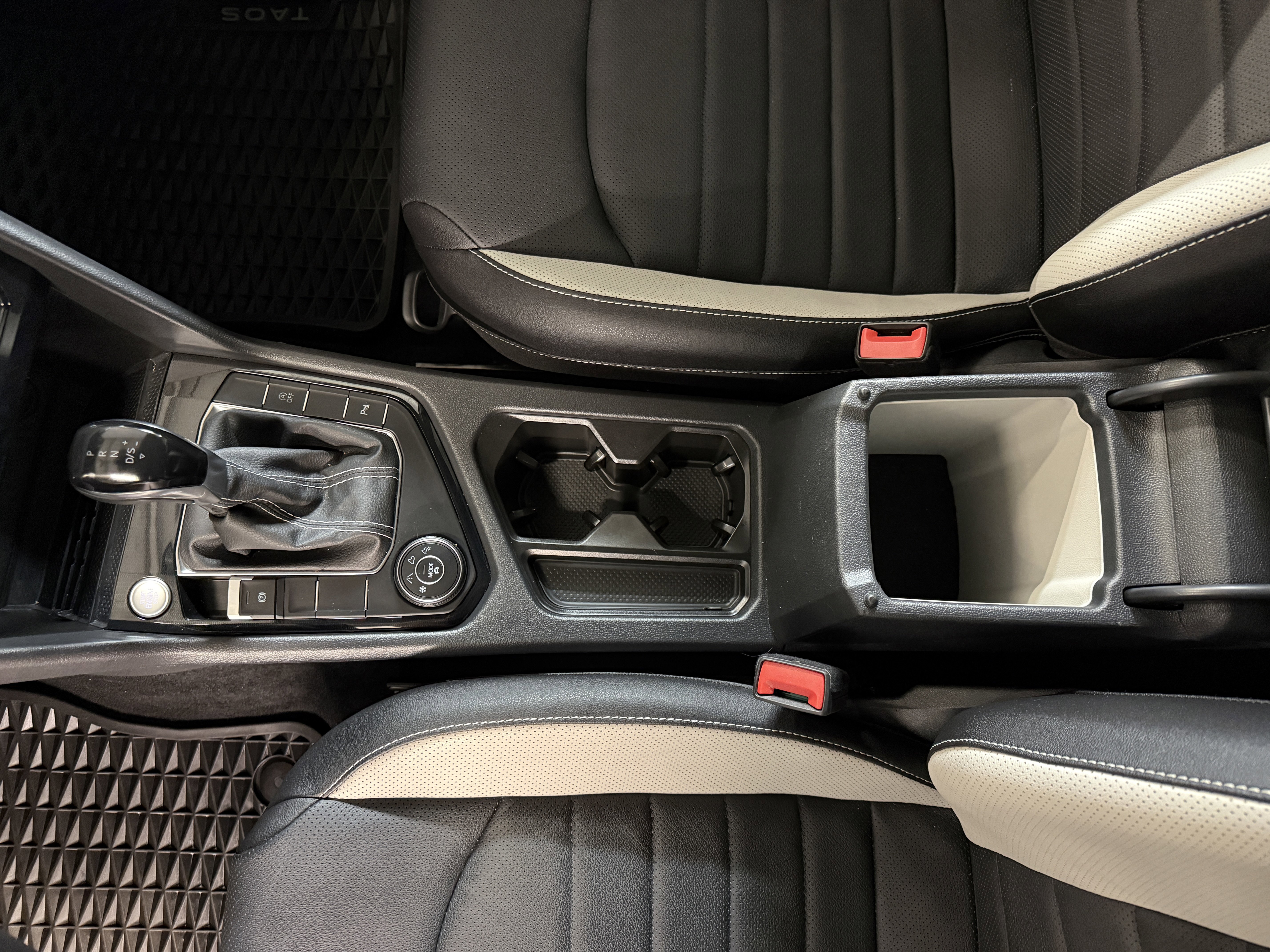 2025 Volkswagen Taos SEL - Photo 17