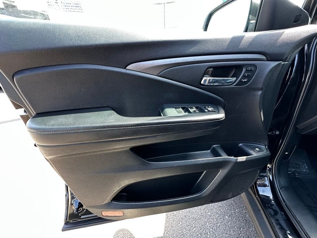 Used 2023 Crystal Black Pearl Honda RTL image 25