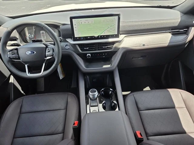 New 2026 Star White Metallic Tri-Coat Ford Platinum™ image 13