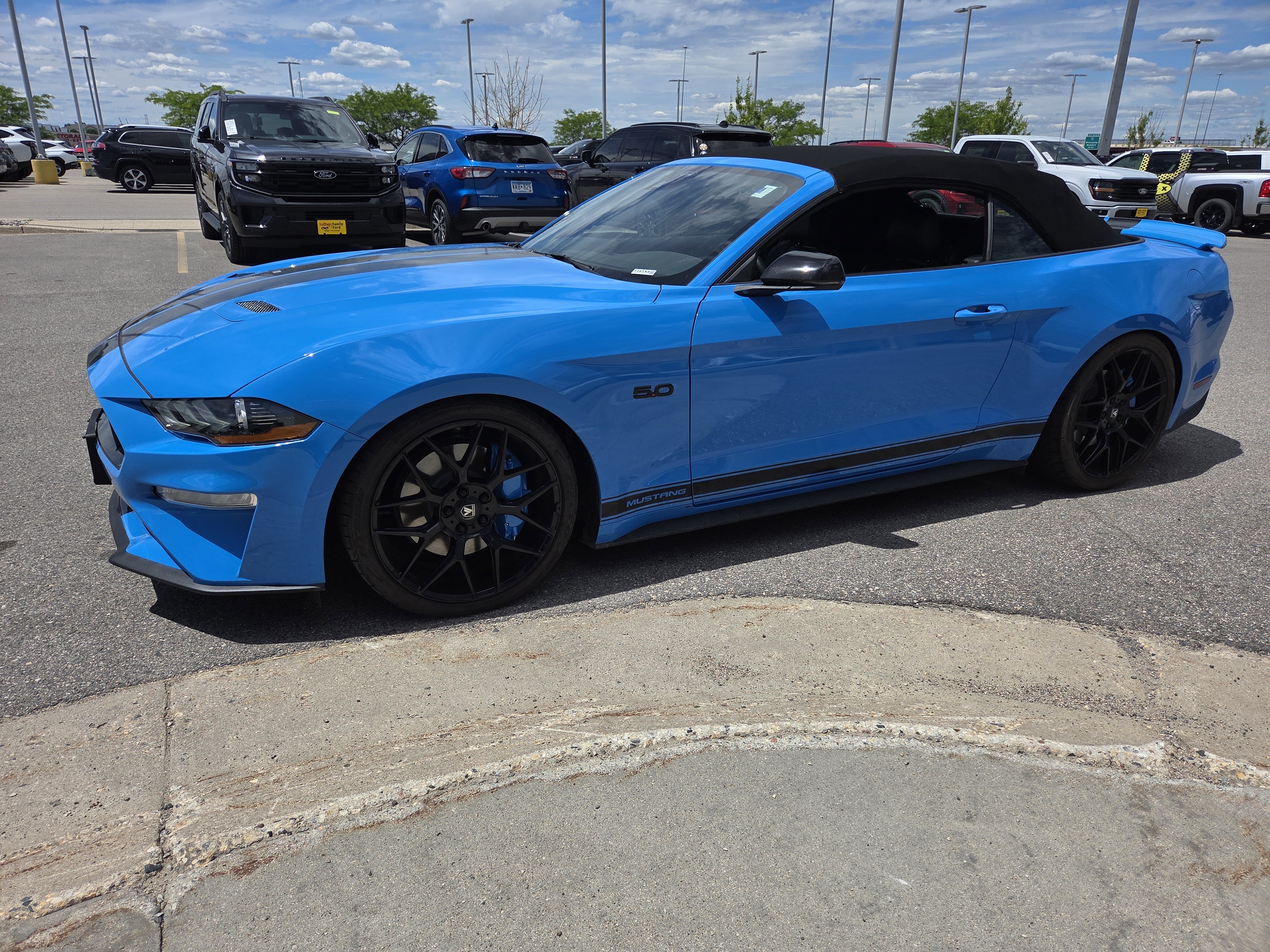 Used 2022 Grabber Blue Metallic Ford GT Premium image 2