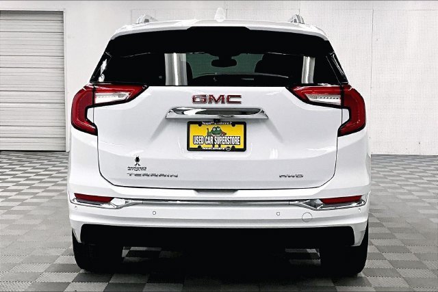 Used 2024 Summit White GMC Denali image 5