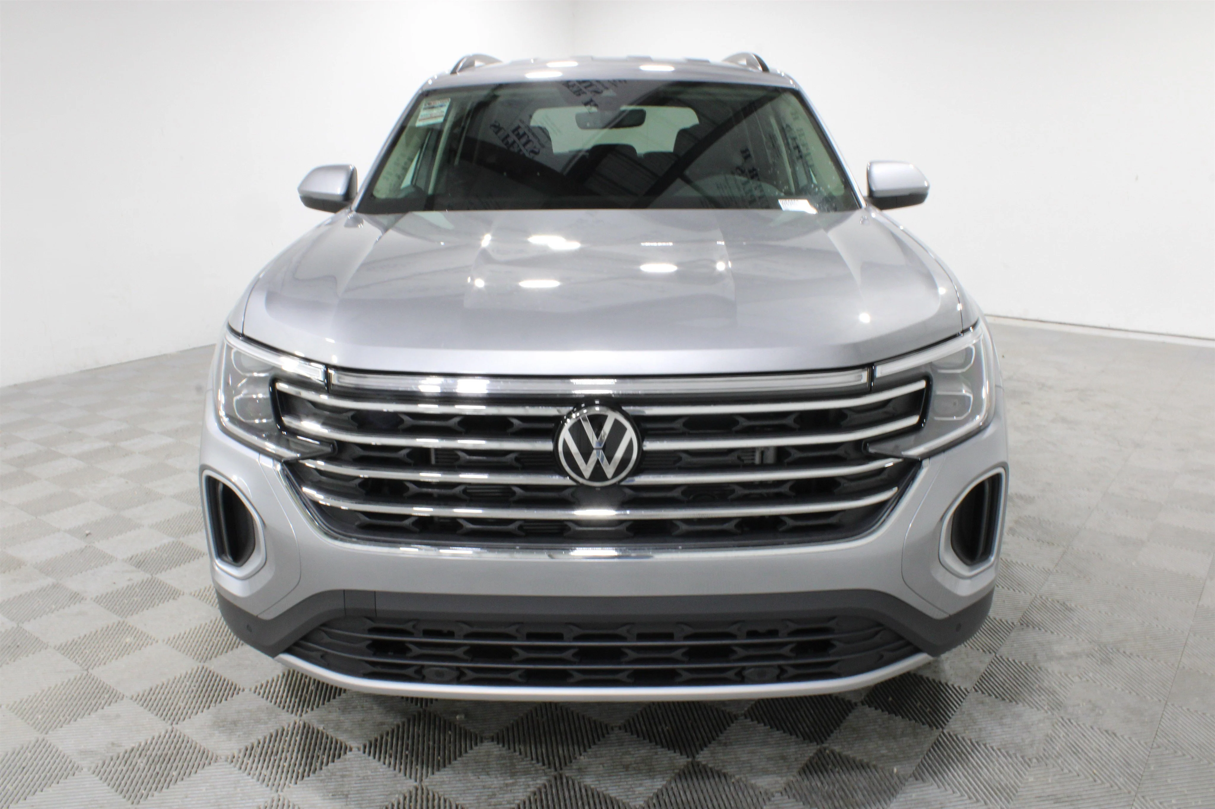 New 2026 Silver Mist Metallic Volkswagen 2.0T SE w/Technology image 33