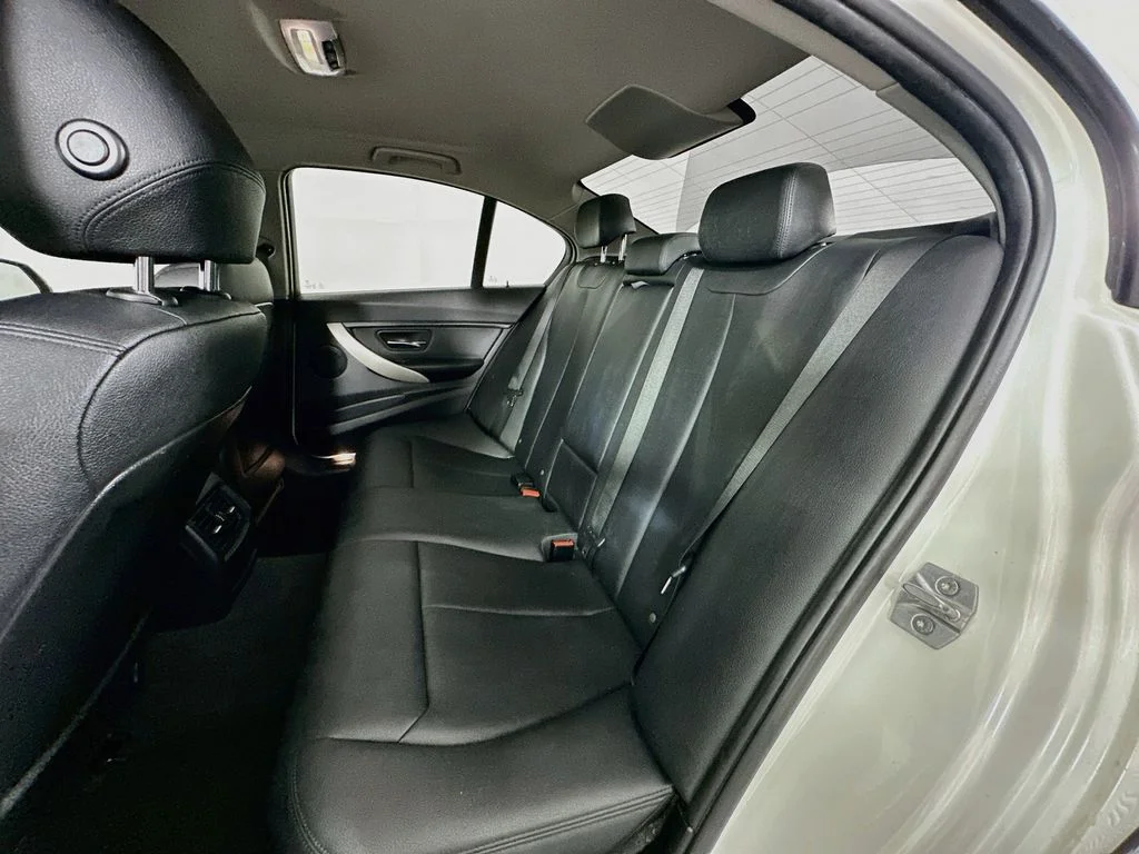 Used 2015 Alpine White BMW 320i image 22
