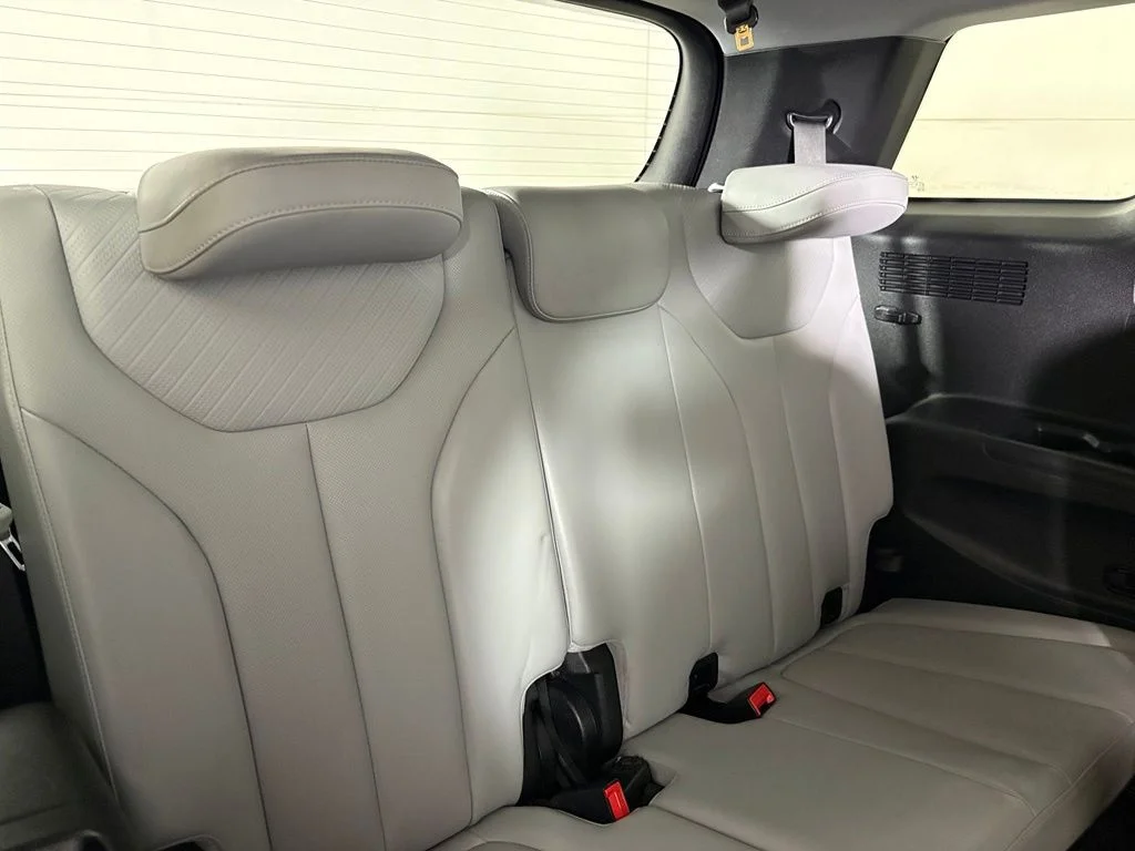 Used 2025 White Hyundai SEL image 18