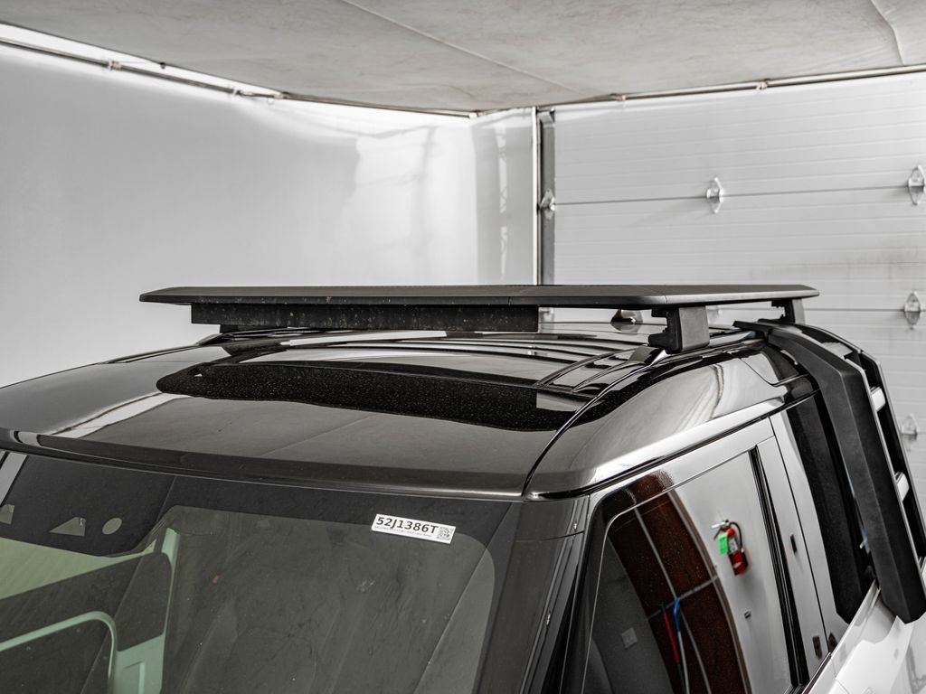 Used 2023 White Land Rover X-Dynamic SE image 16
