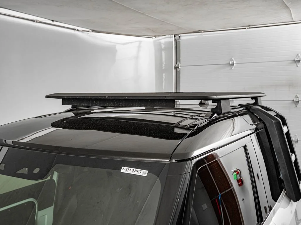 Used 2023 White Land Rover X-Dynamic SE image 16