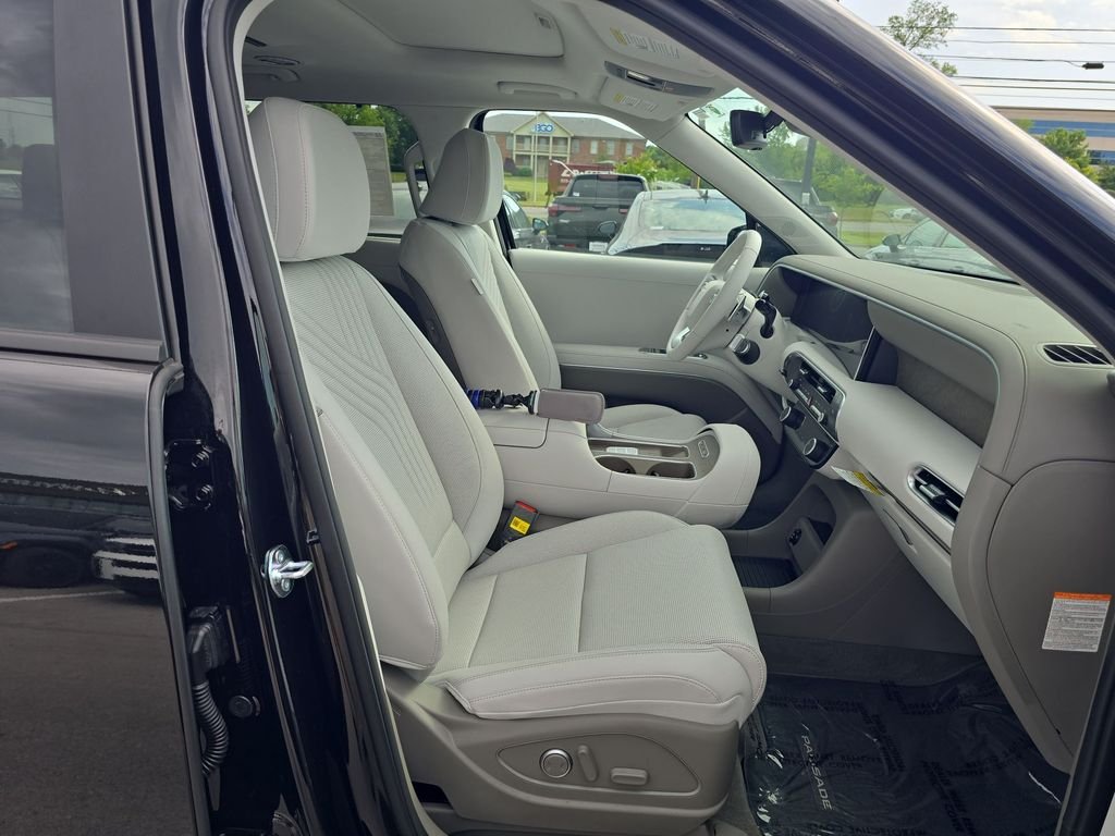 New 2026 Black Hyundai SEL Premium image 25