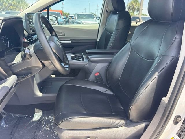 2022 Toyota Sienna LE - Photo 11