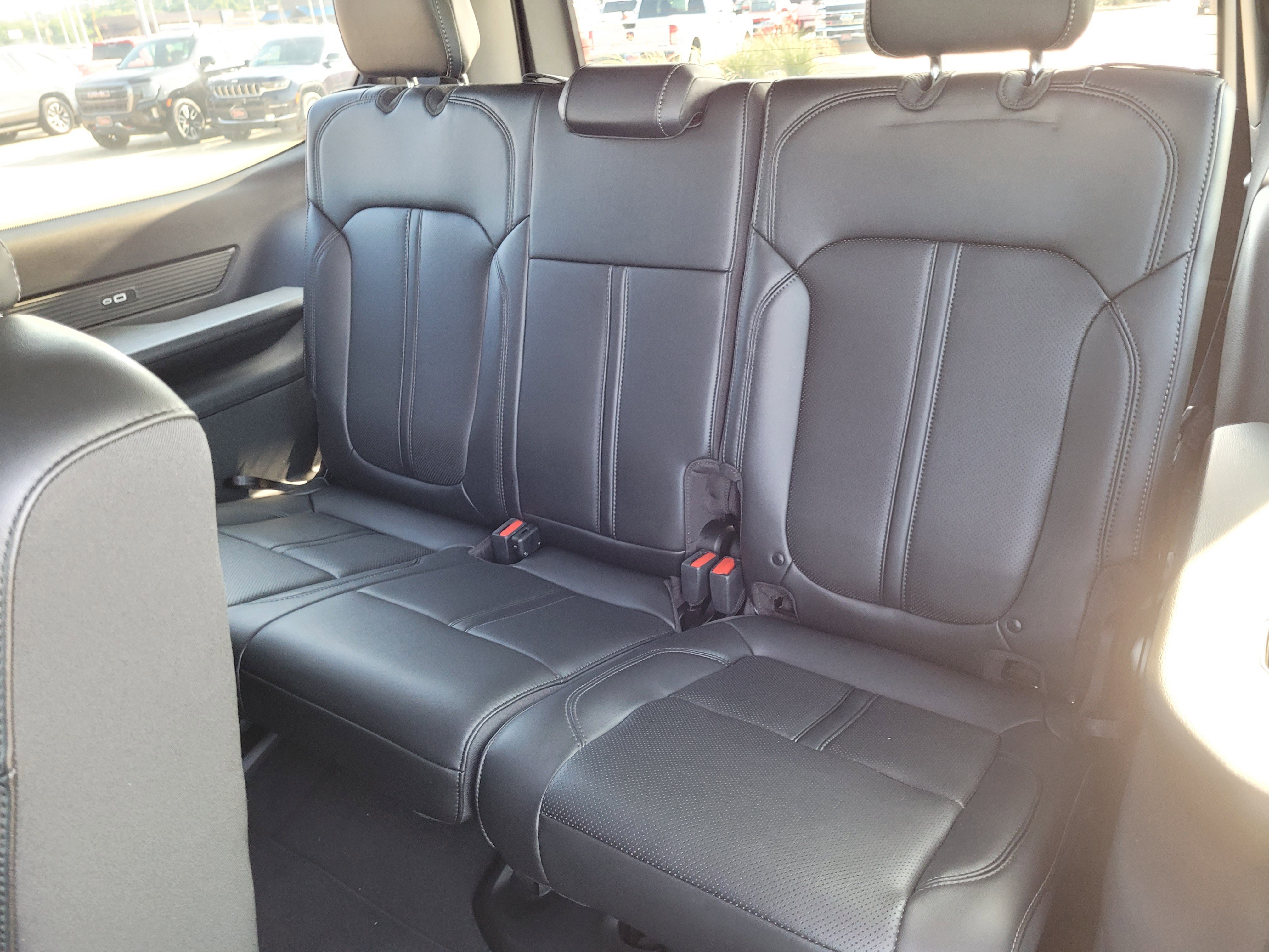New 2025 Diamond Black Crystal Pearlcoat Jeep  image 12