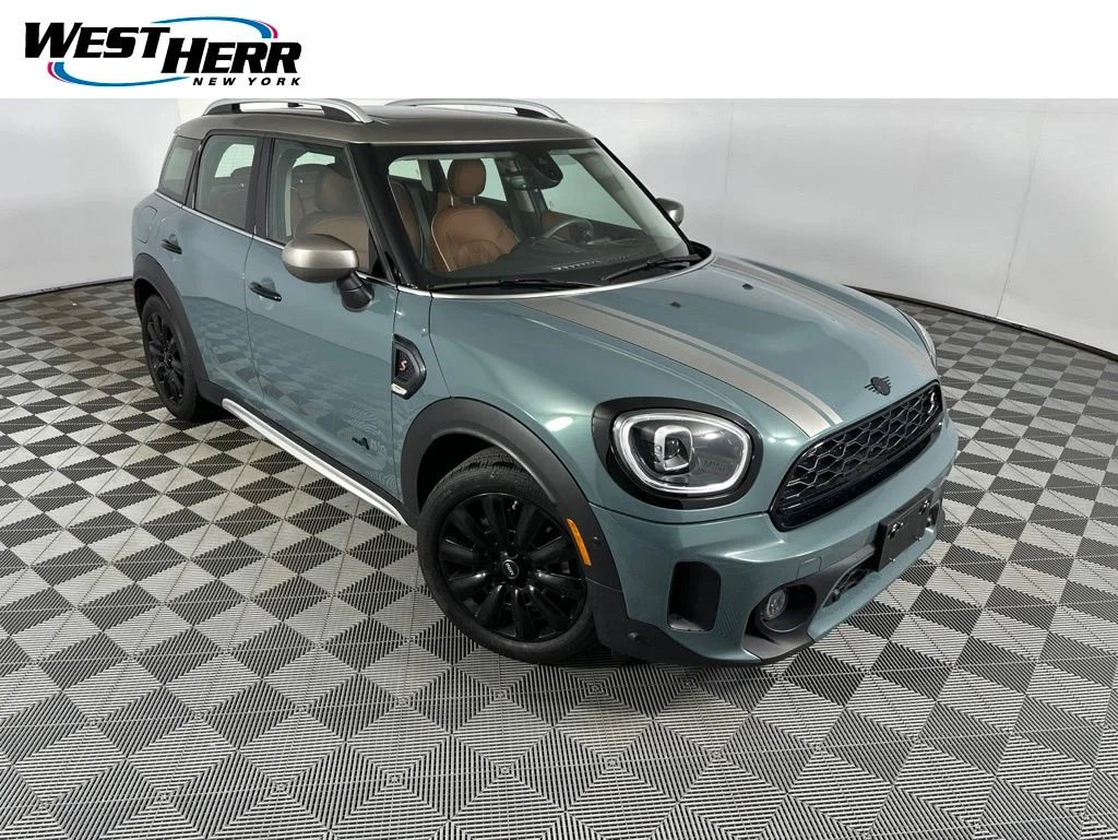 Used 2024 Green MINI Iconic image 1