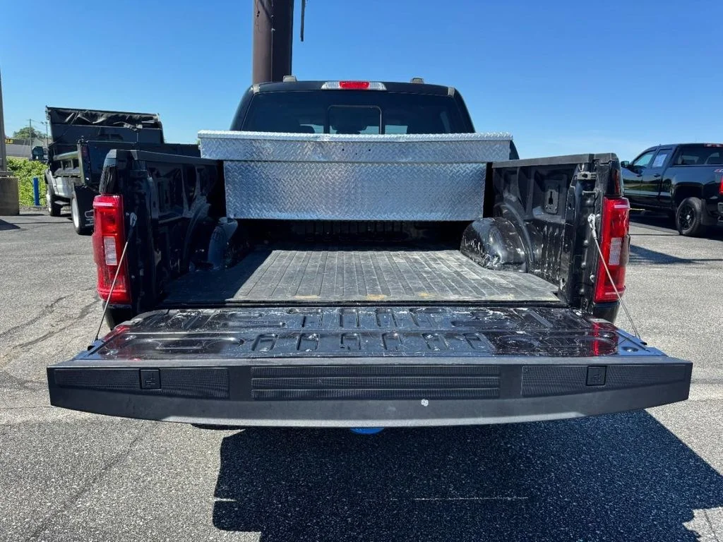 Used 2021 Agate Black Metallic Ford XLT image 5