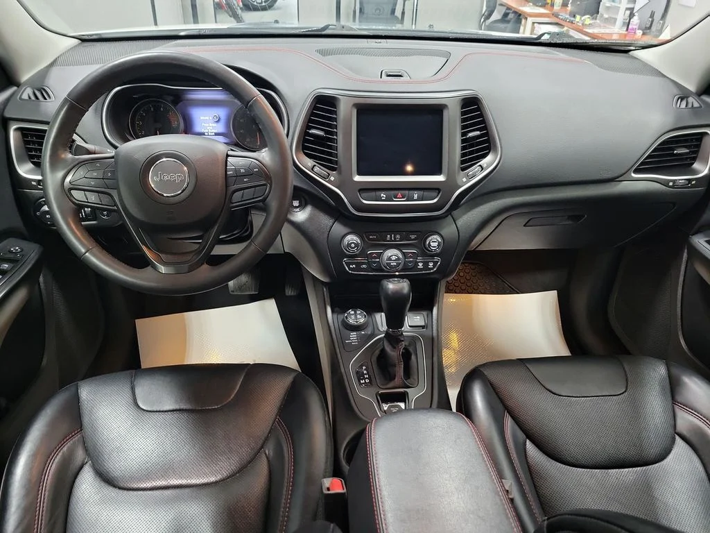 Used 2022 White Jeep Trailhawk image 3
