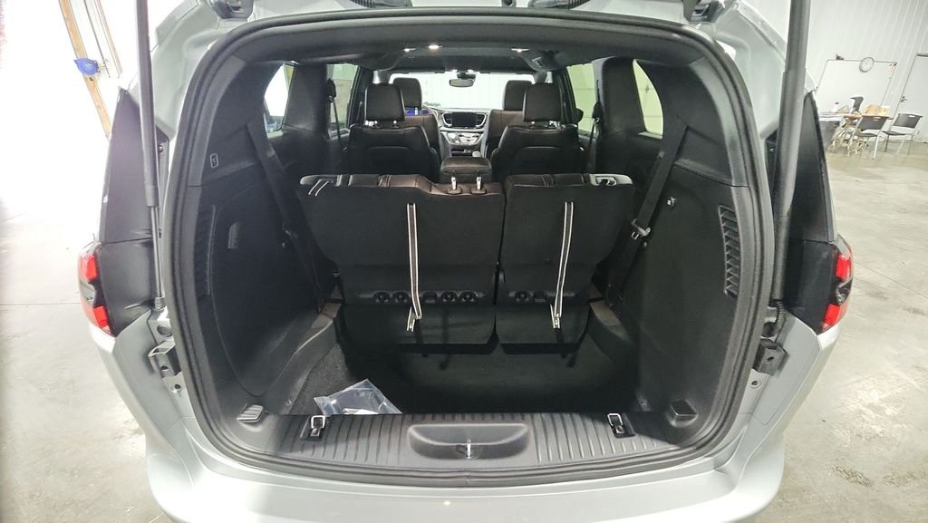2026 Chrysler Pacifica Select - Photo 27