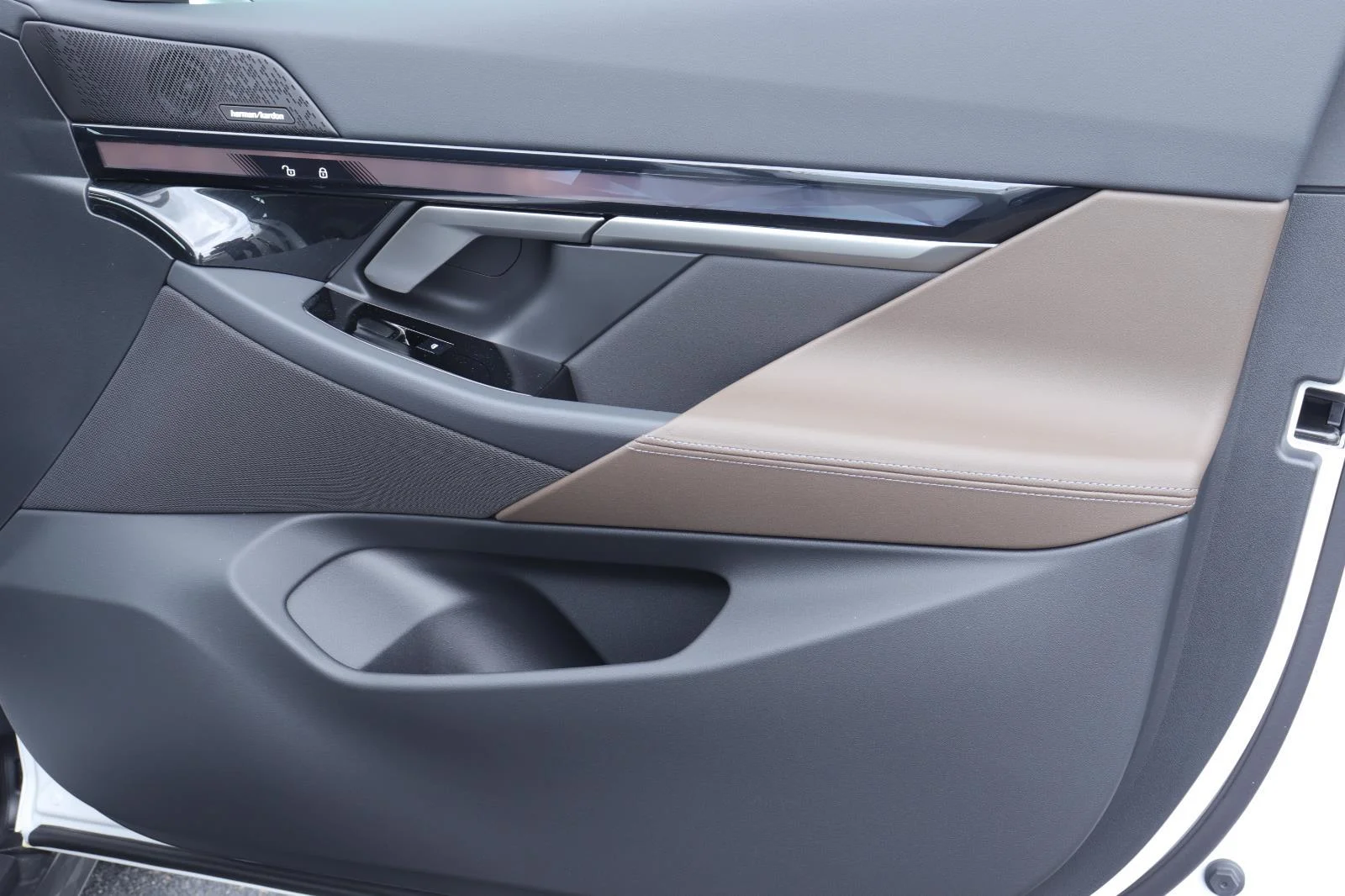 New 2027 Mineral White Metallic BMW 530i image 16