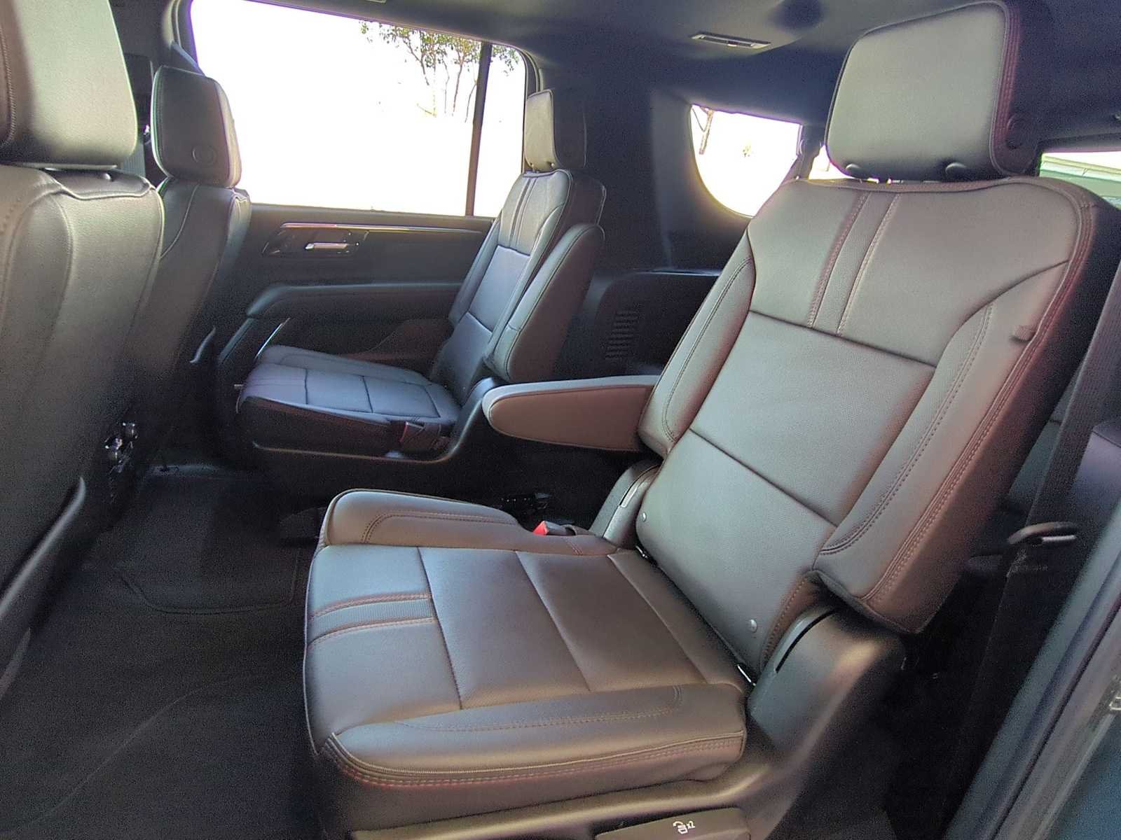 2026 Chevrolet Suburban RST - Photo 25