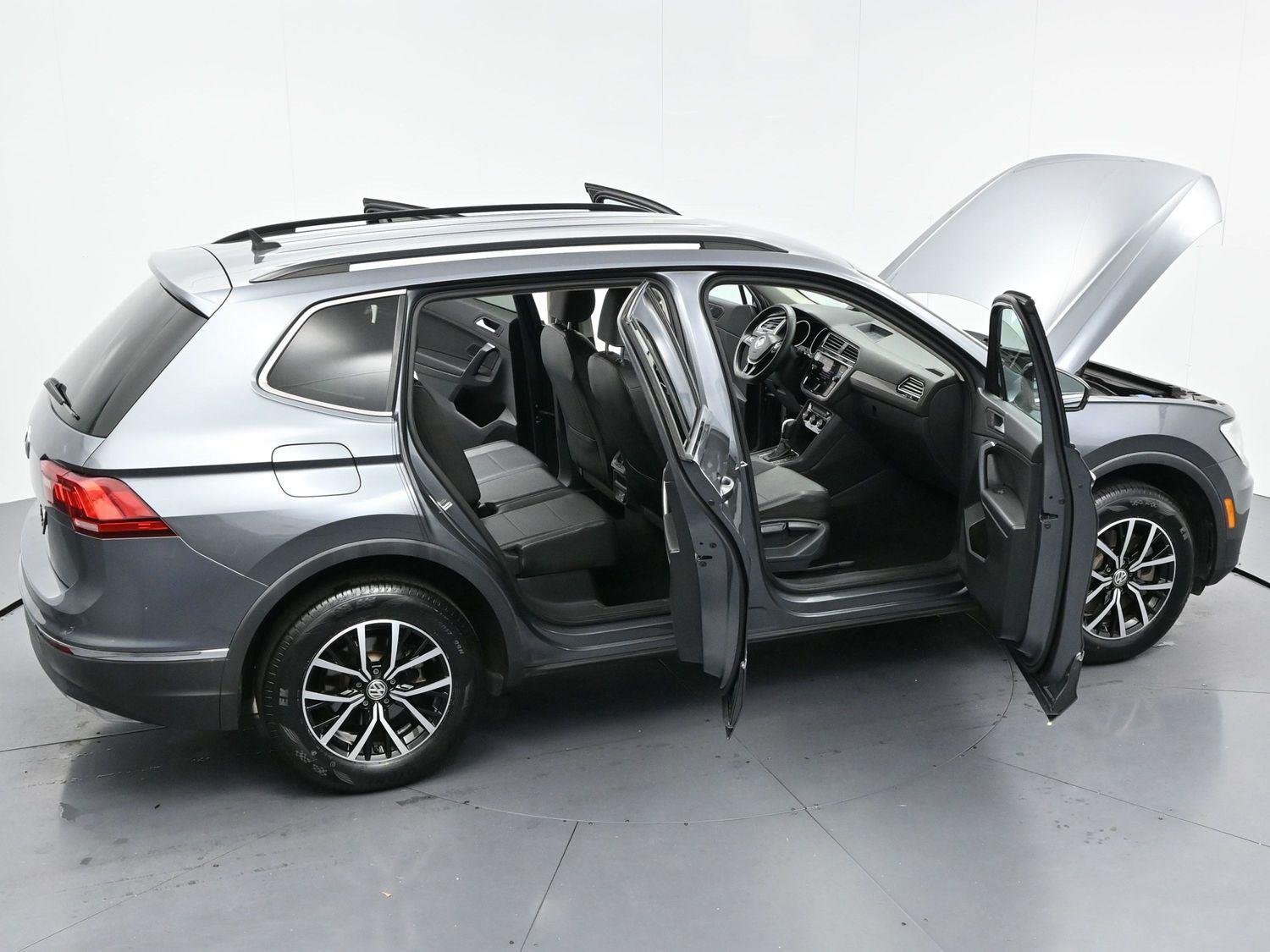 Used 2021 Platinum Gray Metallic Volkswagen SE image 34