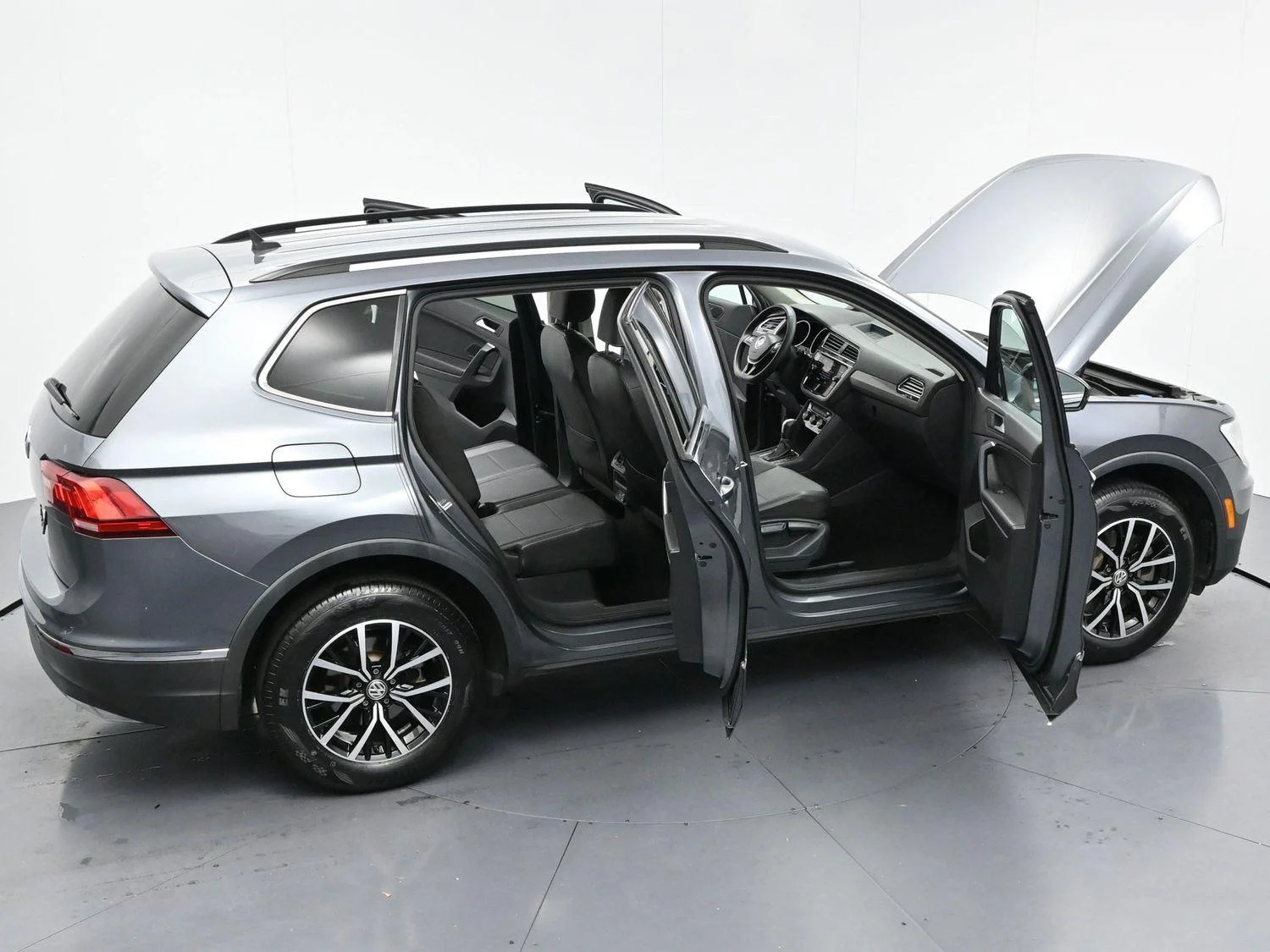 Used 2021 Platinum Gray Metallic Volkswagen SE image 34