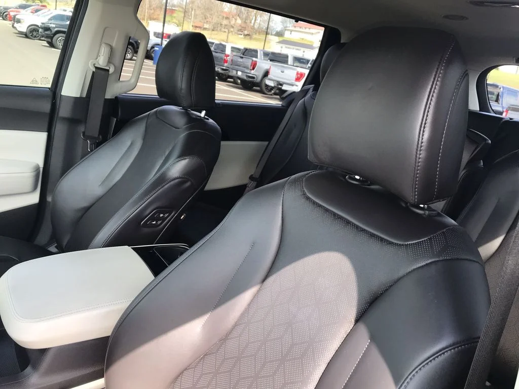 Used 2024 Black Kia SX image 11