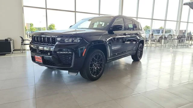 New 2026 Diamond Black Crystal Pearl-Coat Exterior Paint Jeep Summit image 8