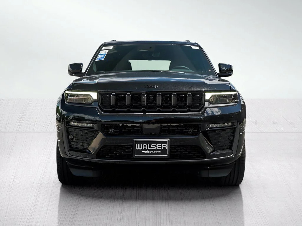 New 2026 Diamond Black Crystal Pearlcoat Jeep Summit image 2