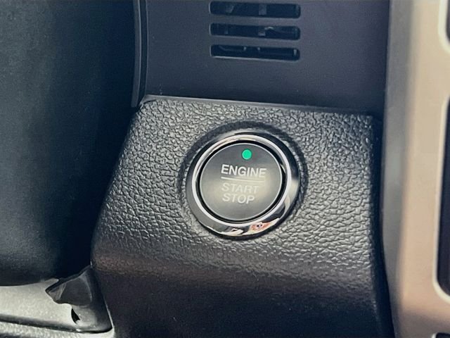 Used 2020 White Ford Lariat image 16