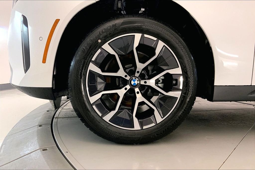 Used 2026 Mineral White Metallic BMW  image 9