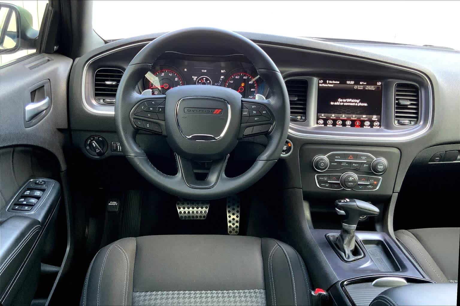 Used 2018 Pitch Black Clearcoat Dodge SXT Plus image 5