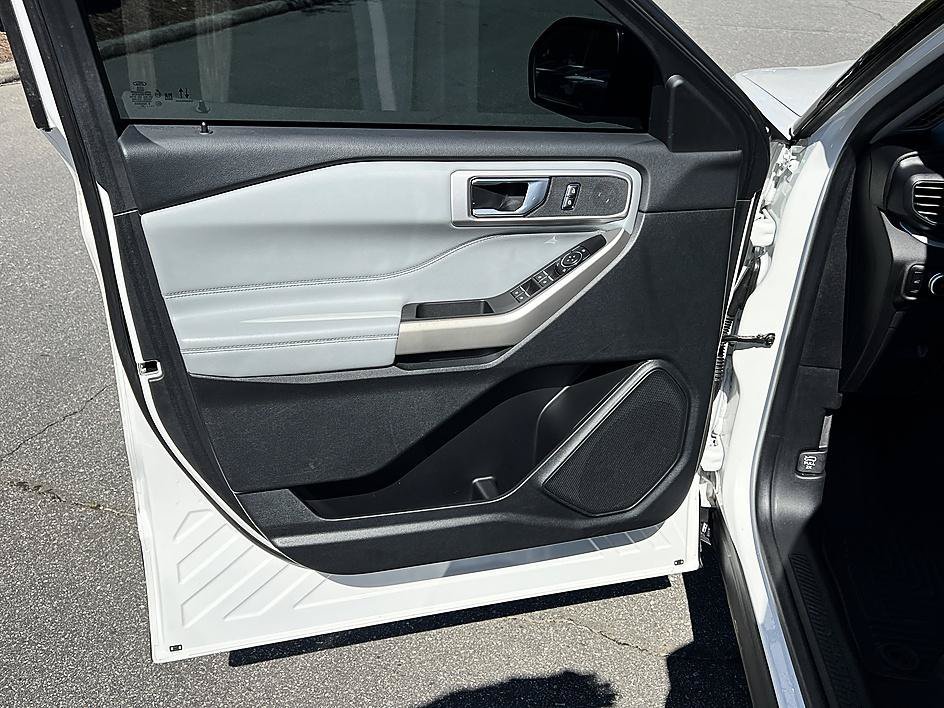 Used 2023 White Metallic Ford XLT image 19