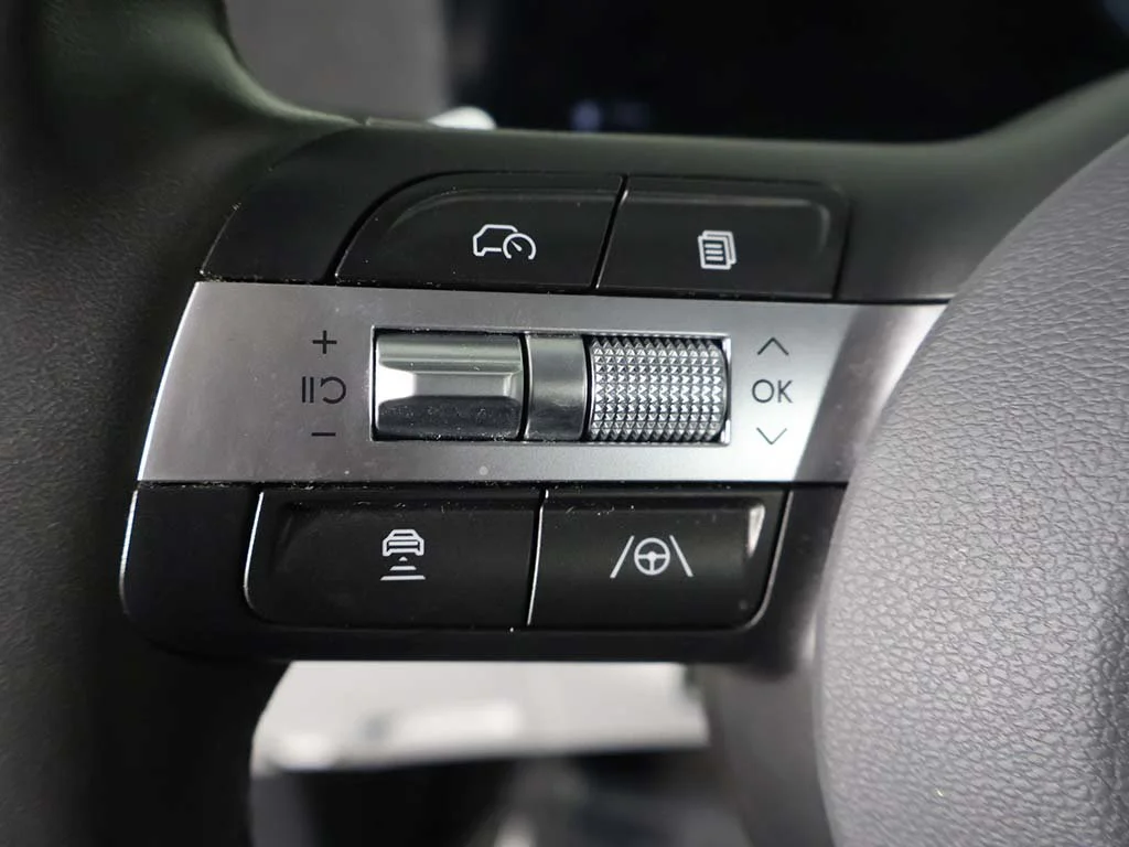 Used 2024 Black Hyundai SEL image 39