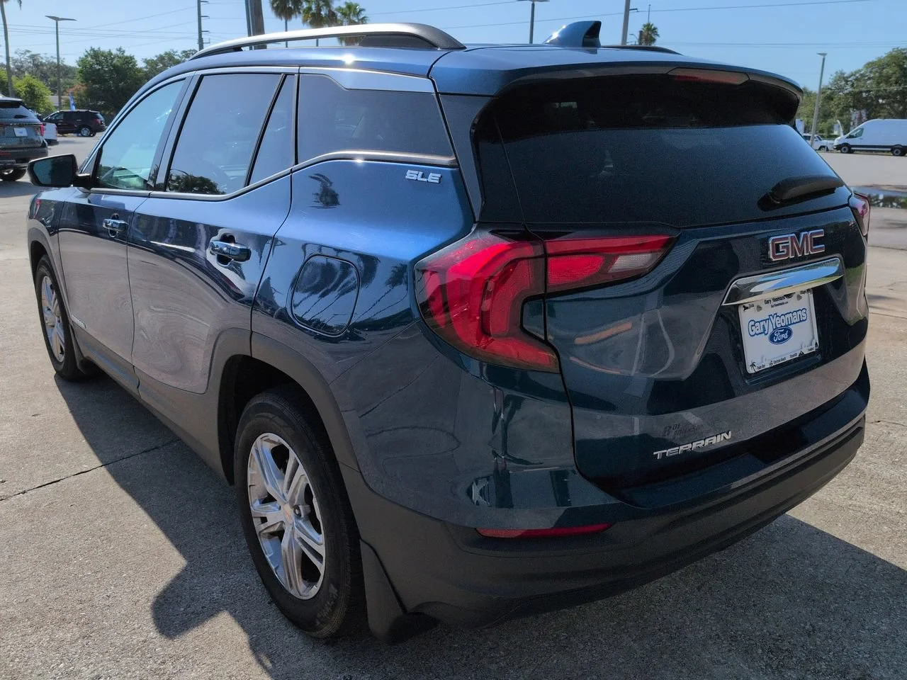 Used 2020 Blue Emerald Metallic GMC SLE image 6