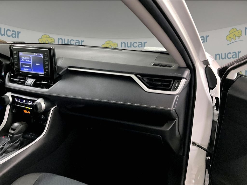Used 2022 White Toyota LE image 13