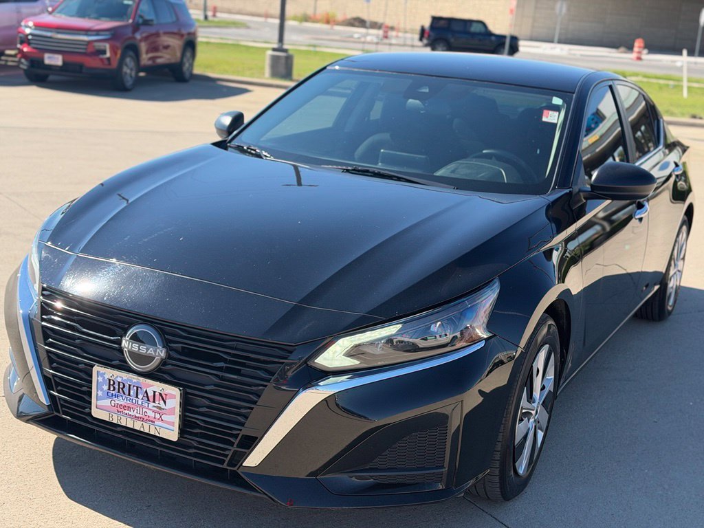 Used 2025 Black Nissan 2.5 S image 10