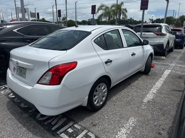 2017 Nissan Versa 1.6 S MT's photo