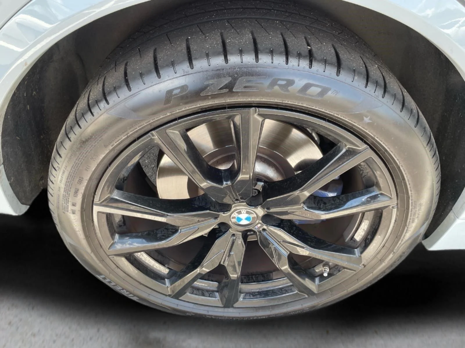 Used 2024 Brooklyn Grey Metallic BMW M60i image 21