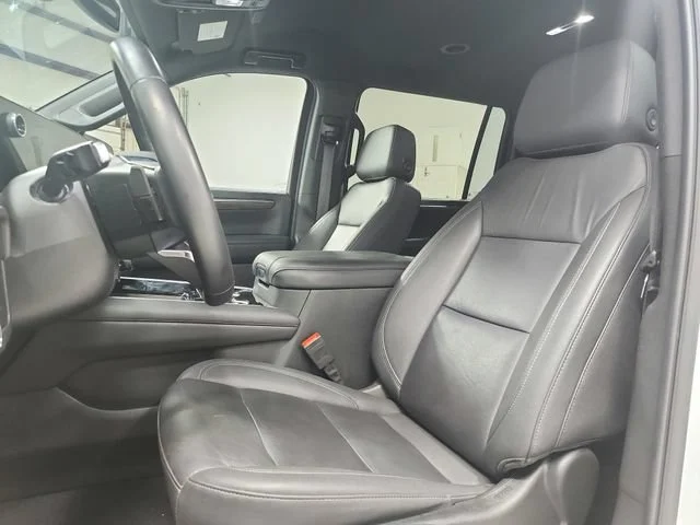 Used 2025 Iridescent Pearl Tricoat Chevrolet Z71 image 10