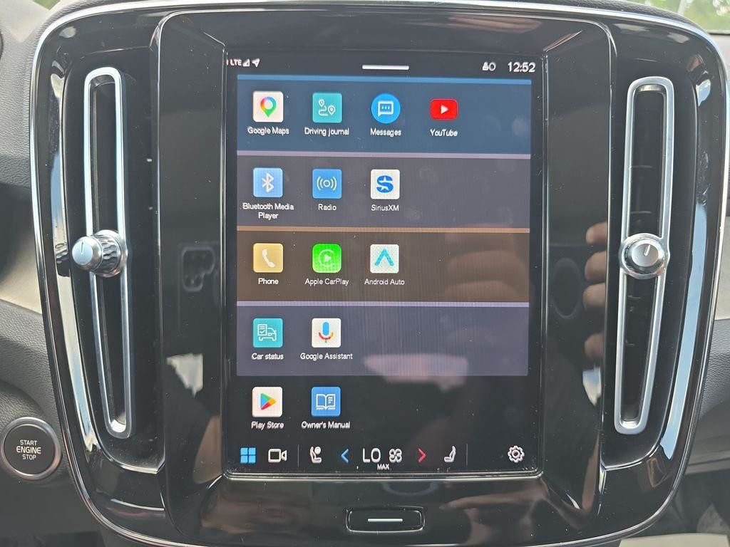 2023 Volvo XC40 Plus - Photo 28