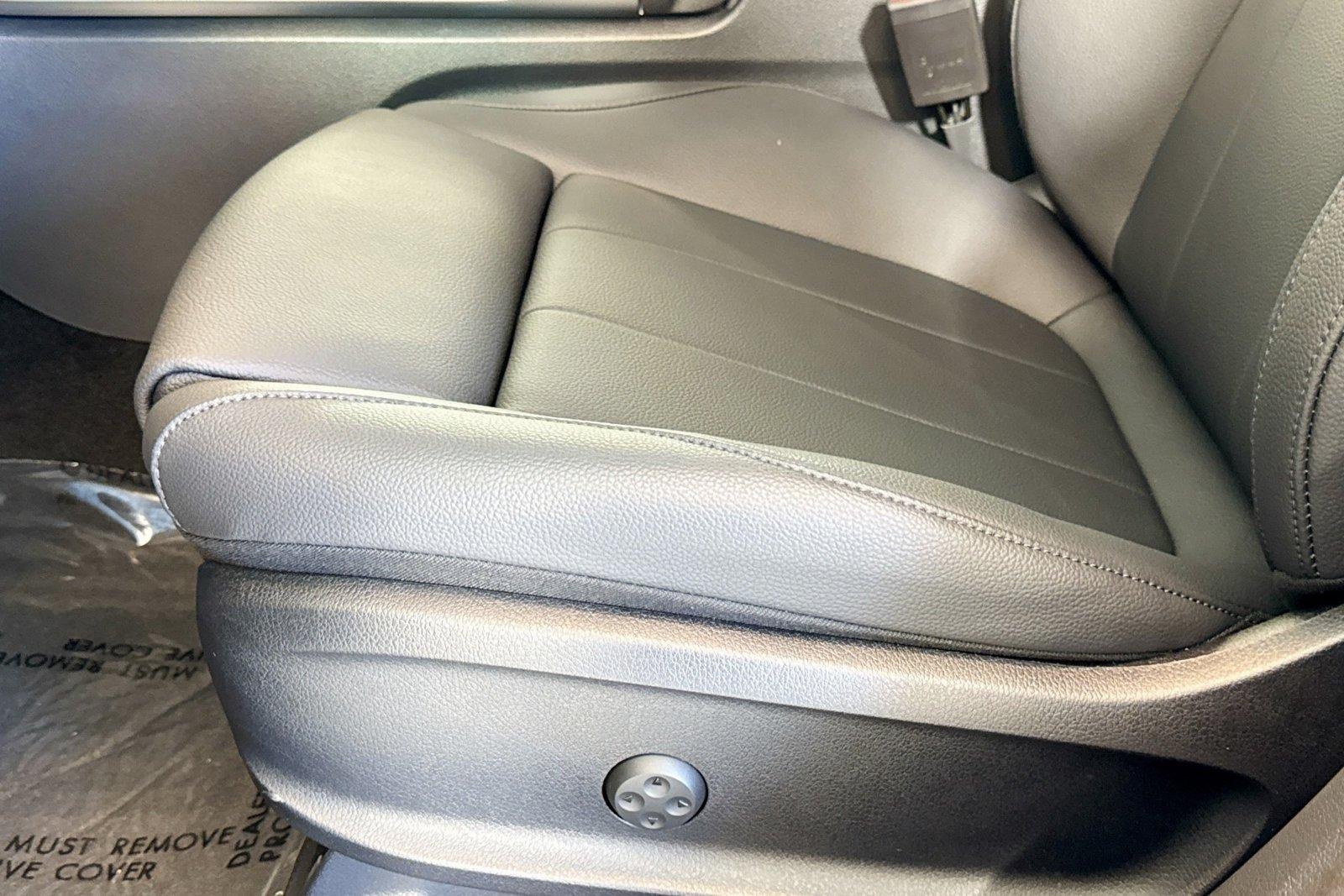New 2026 Mountain Grey Metallic Mercedes-Benz GLB 250 image 16