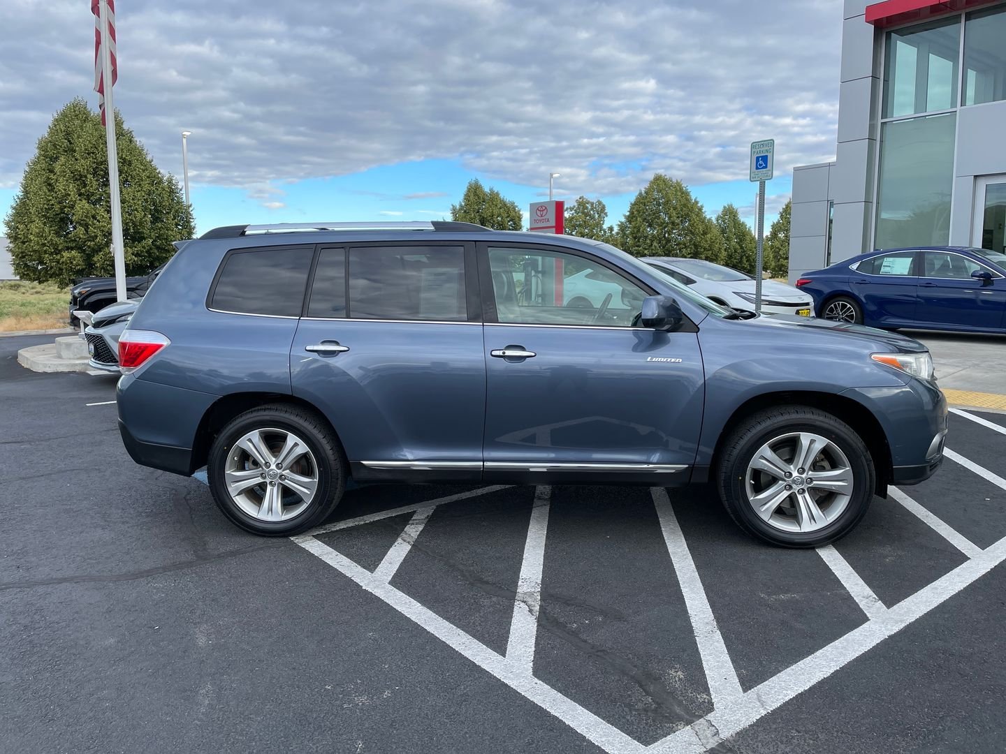 Used 2011 Toyota Highlander Limited with VIN 5TDDK3EH2BS060485 for sale in Union Gap, WA