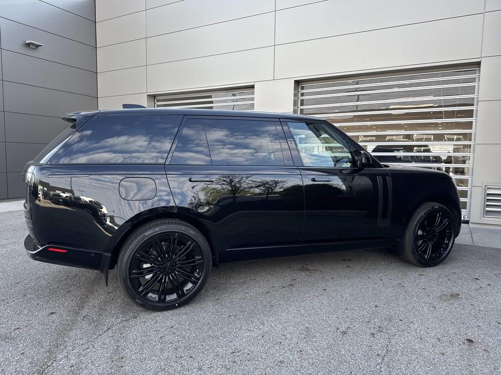 New 2026 Santorini Black Land Rover SE image 8