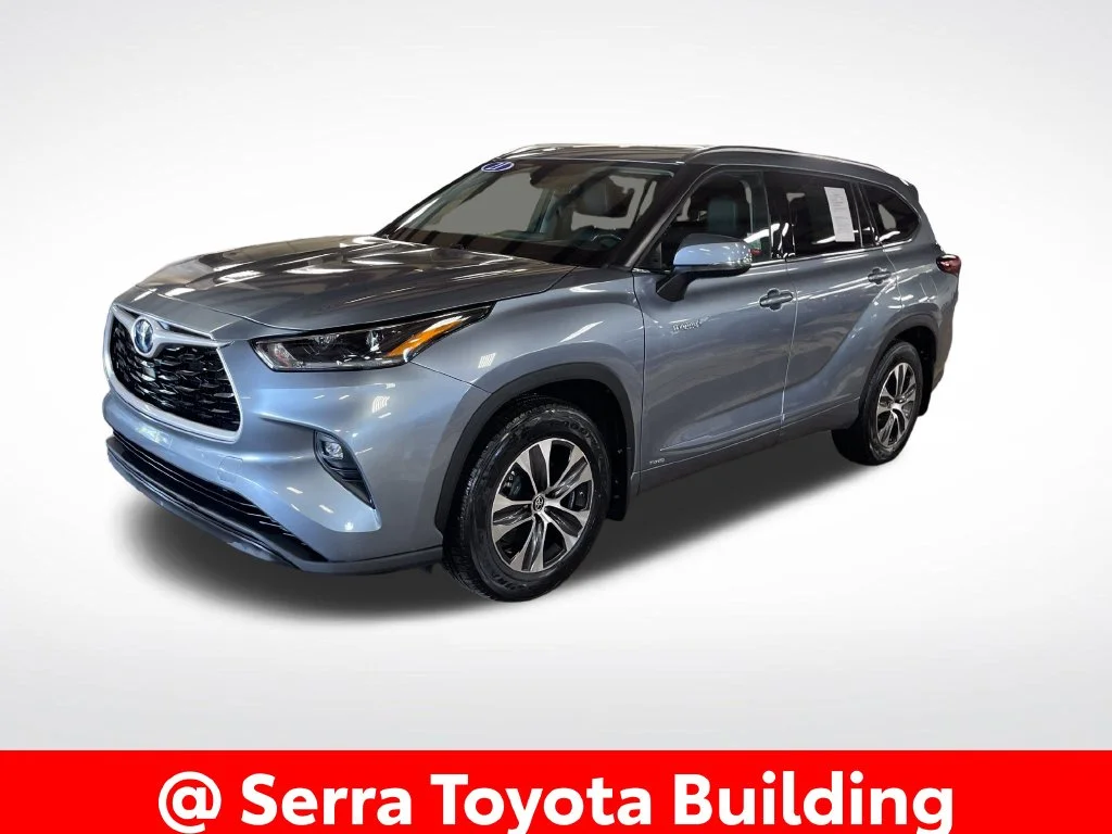 Used 2021  Toyota XLE image 1