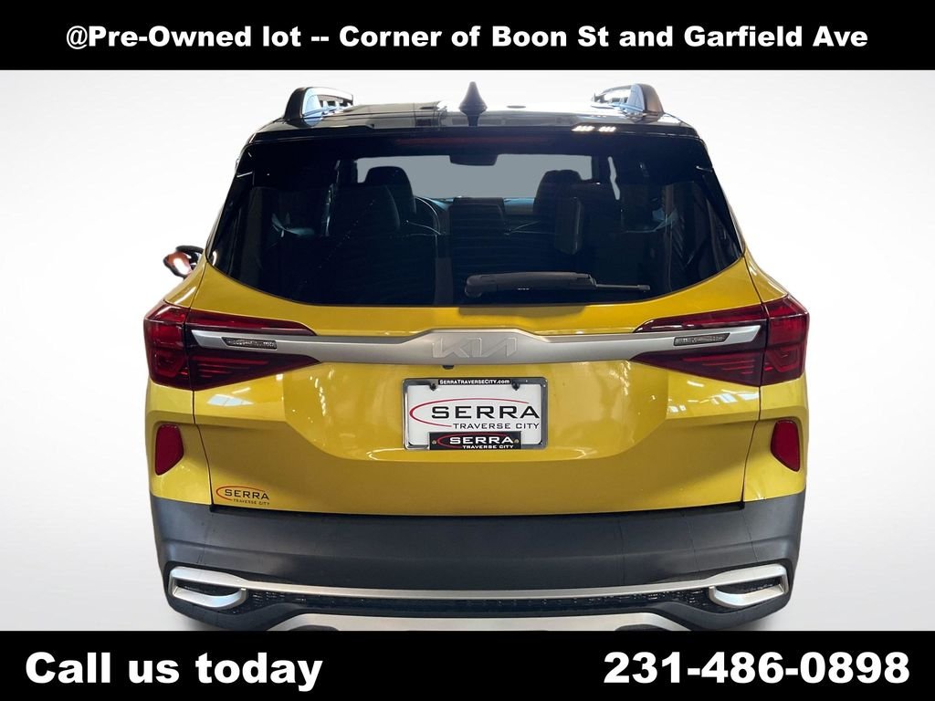 Used 2022 Yellow Kia Nightfall image 4