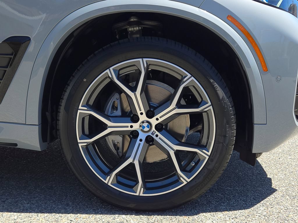 New 2026 Brooklyn Grey Metallic BMW sDrive40i image 6